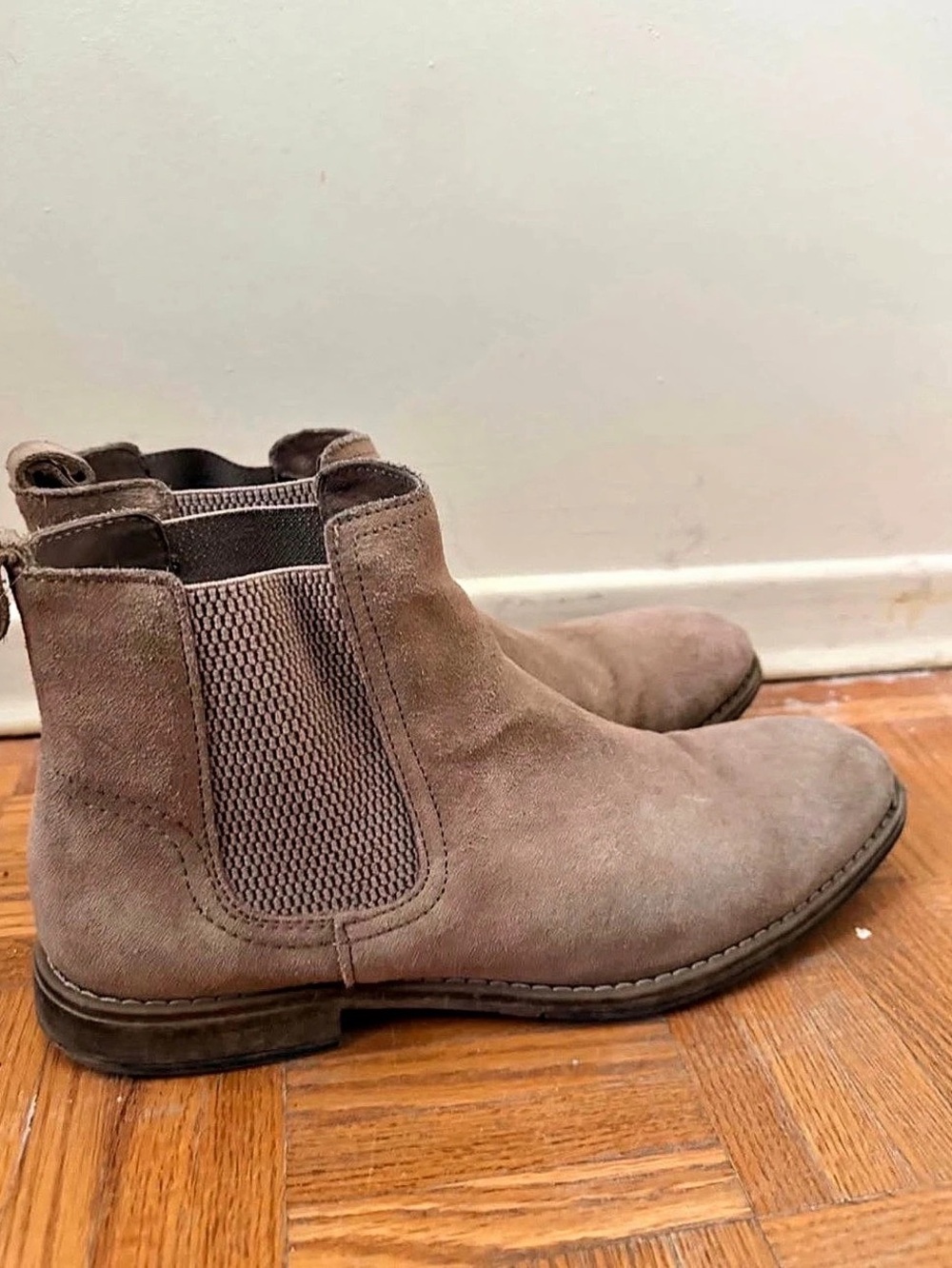 Steve Madden suede Chelsea boots